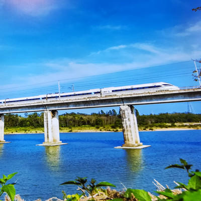 海南岛现代化的环岛高速铁路